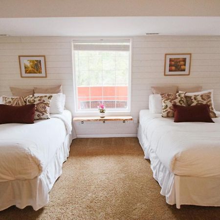 The Inn At The Ninth Hole Bed & Breakfast Salmon Arm Εξωτερικό φωτογραφία