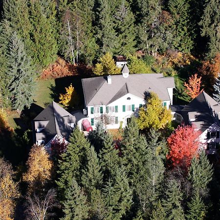 The Inn At The Ninth Hole Bed & Breakfast Salmon Arm Εξωτερικό φωτογραφία