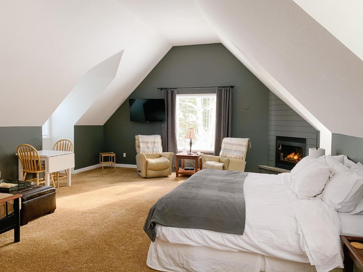 The Inn At The Ninth Hole Bed & Breakfast Salmon Arm Εξωτερικό φωτογραφία