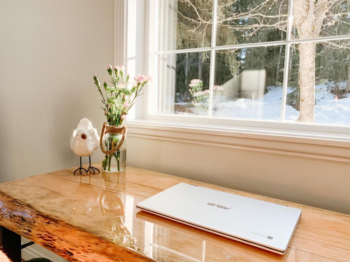 The Inn At The Ninth Hole Bed & Breakfast Salmon Arm Εξωτερικό φωτογραφία