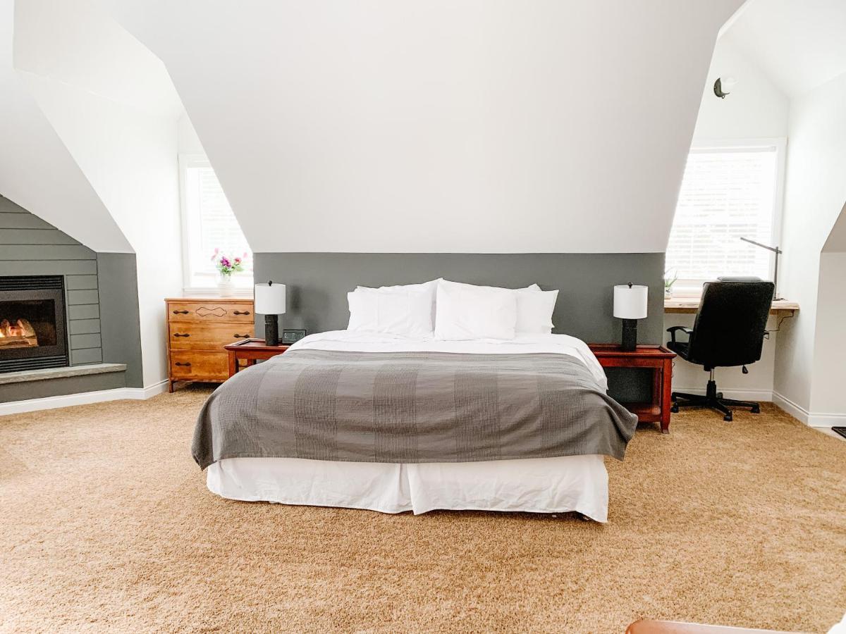 The Inn At The Ninth Hole Bed & Breakfast Salmon Arm Εξωτερικό φωτογραφία