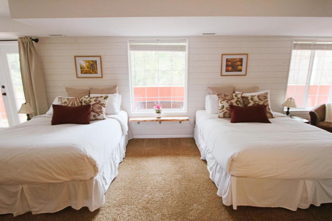 The Inn At The Ninth Hole Bed & Breakfast Salmon Arm Εξωτερικό φωτογραφία