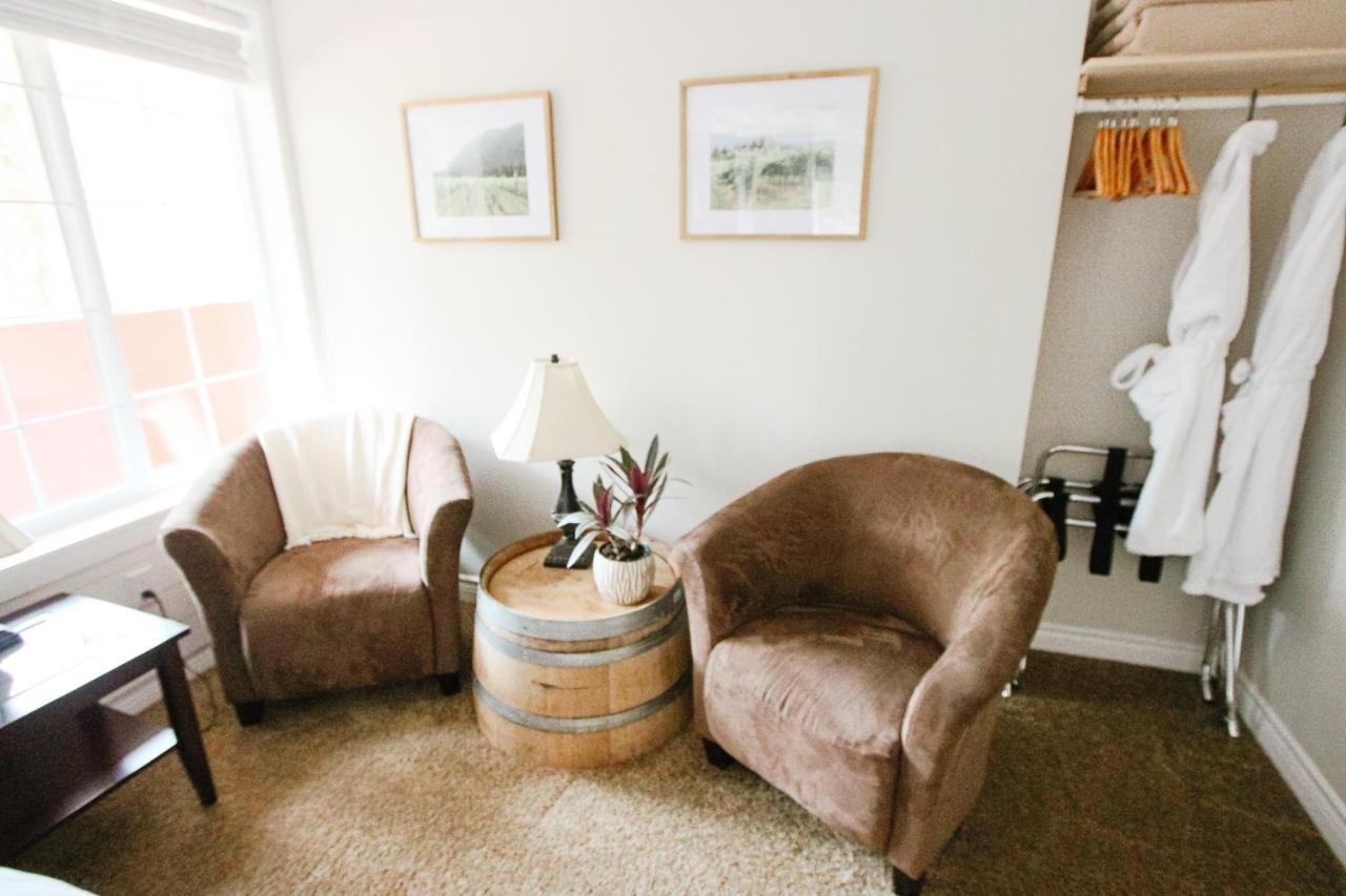 The Inn At The Ninth Hole Bed & Breakfast Salmon Arm Εξωτερικό φωτογραφία