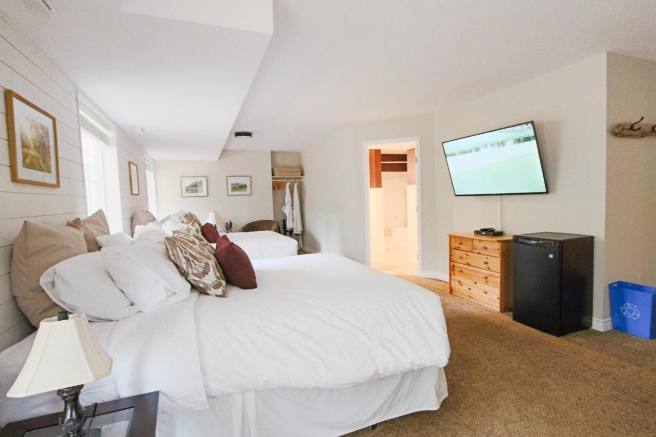 The Inn At The Ninth Hole Bed & Breakfast Salmon Arm Εξωτερικό φωτογραφία
