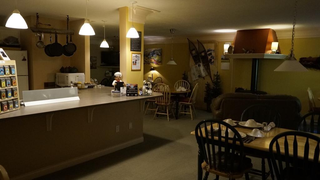 The Inn At The Ninth Hole Bed & Breakfast Salmon Arm Εξωτερικό φωτογραφία