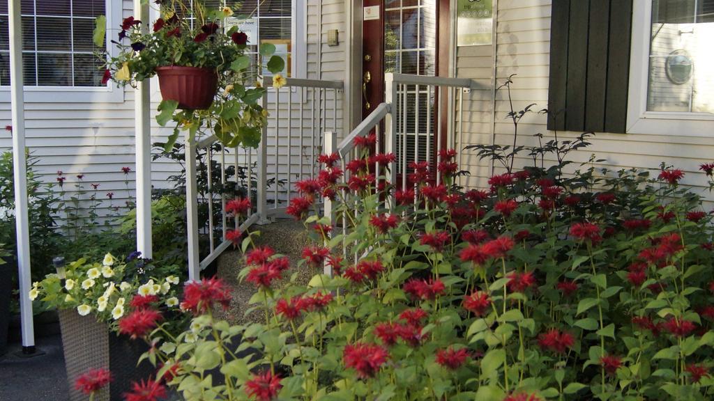The Inn At The Ninth Hole Bed & Breakfast Salmon Arm Εξωτερικό φωτογραφία