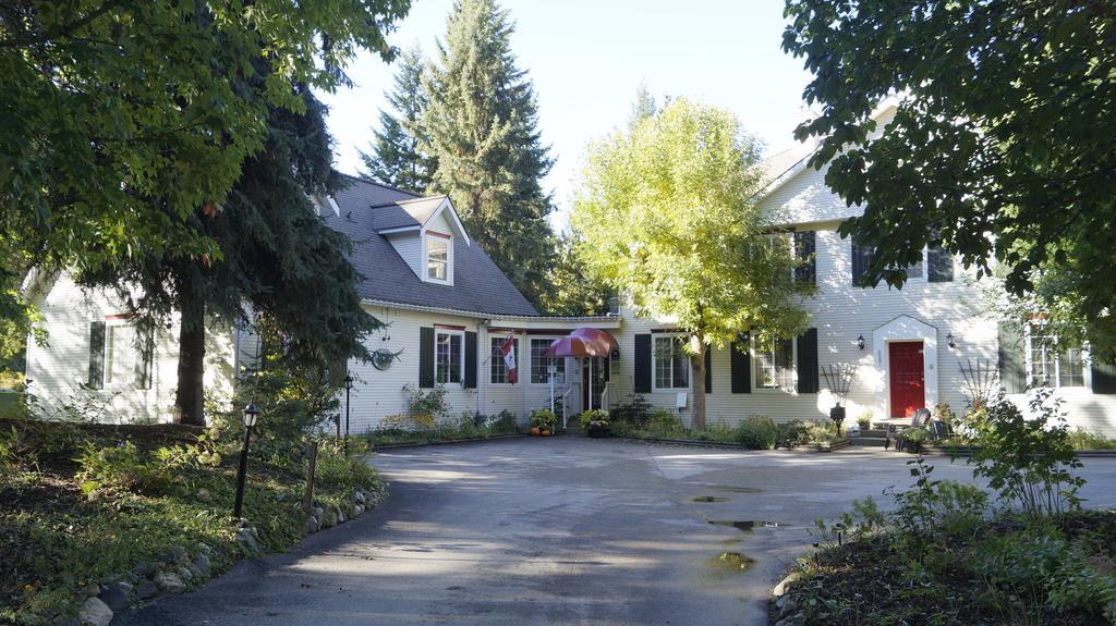 The Inn At The Ninth Hole Bed & Breakfast Salmon Arm Εξωτερικό φωτογραφία
