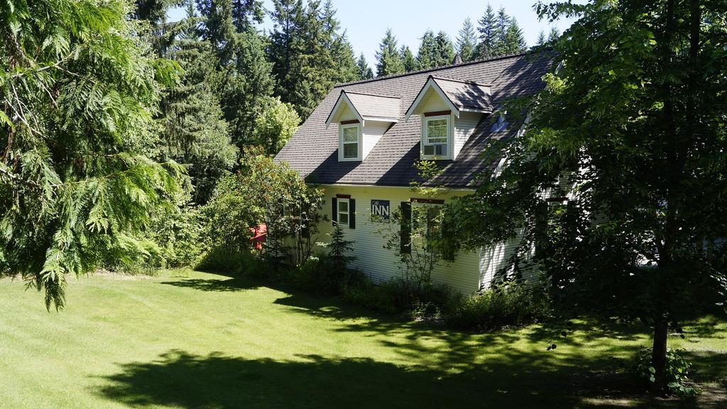 The Inn At The Ninth Hole Bed & Breakfast Salmon Arm Εξωτερικό φωτογραφία