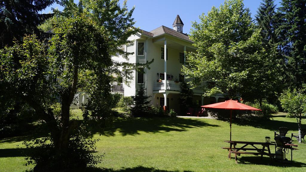 The Inn At The Ninth Hole Bed & Breakfast Salmon Arm Εξωτερικό φωτογραφία