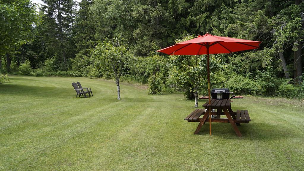 The Inn At The Ninth Hole Bed & Breakfast Salmon Arm Εξωτερικό φωτογραφία