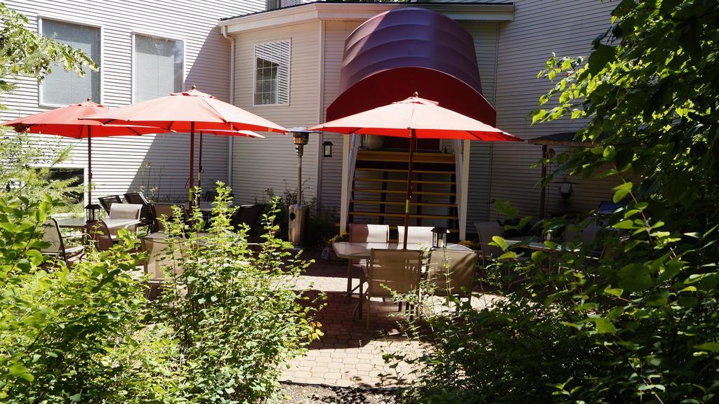 The Inn At The Ninth Hole Bed & Breakfast Salmon Arm Εξωτερικό φωτογραφία
