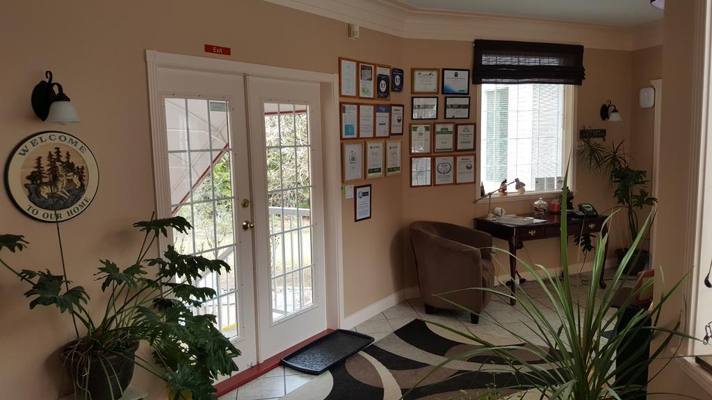 The Inn At The Ninth Hole Bed & Breakfast Salmon Arm Εξωτερικό φωτογραφία