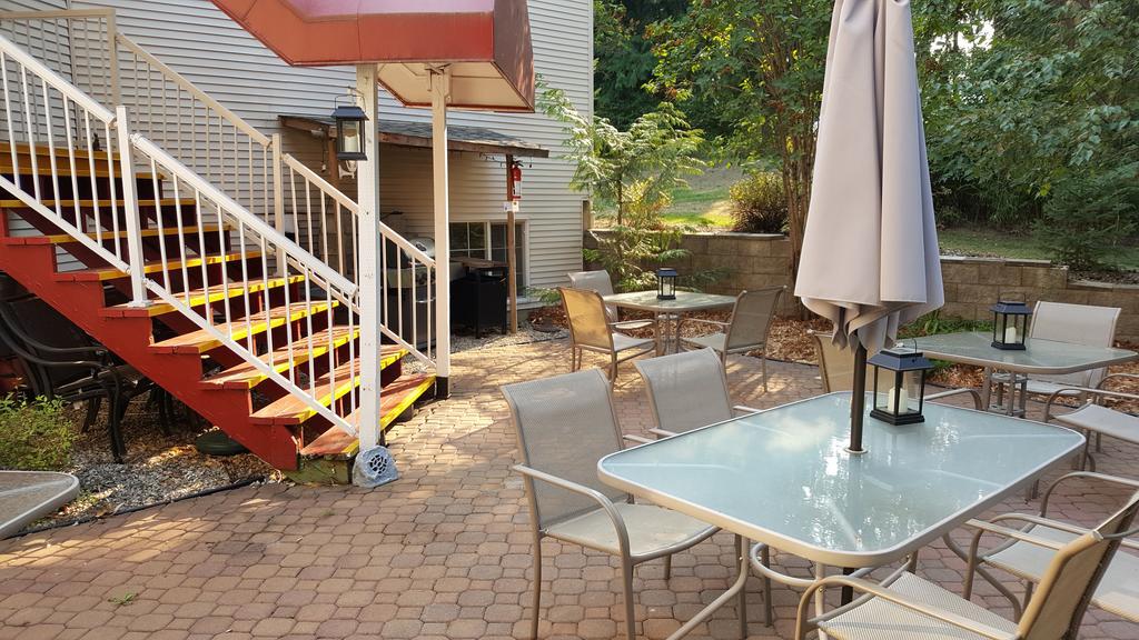 The Inn At The Ninth Hole Bed & Breakfast Salmon Arm Εξωτερικό φωτογραφία