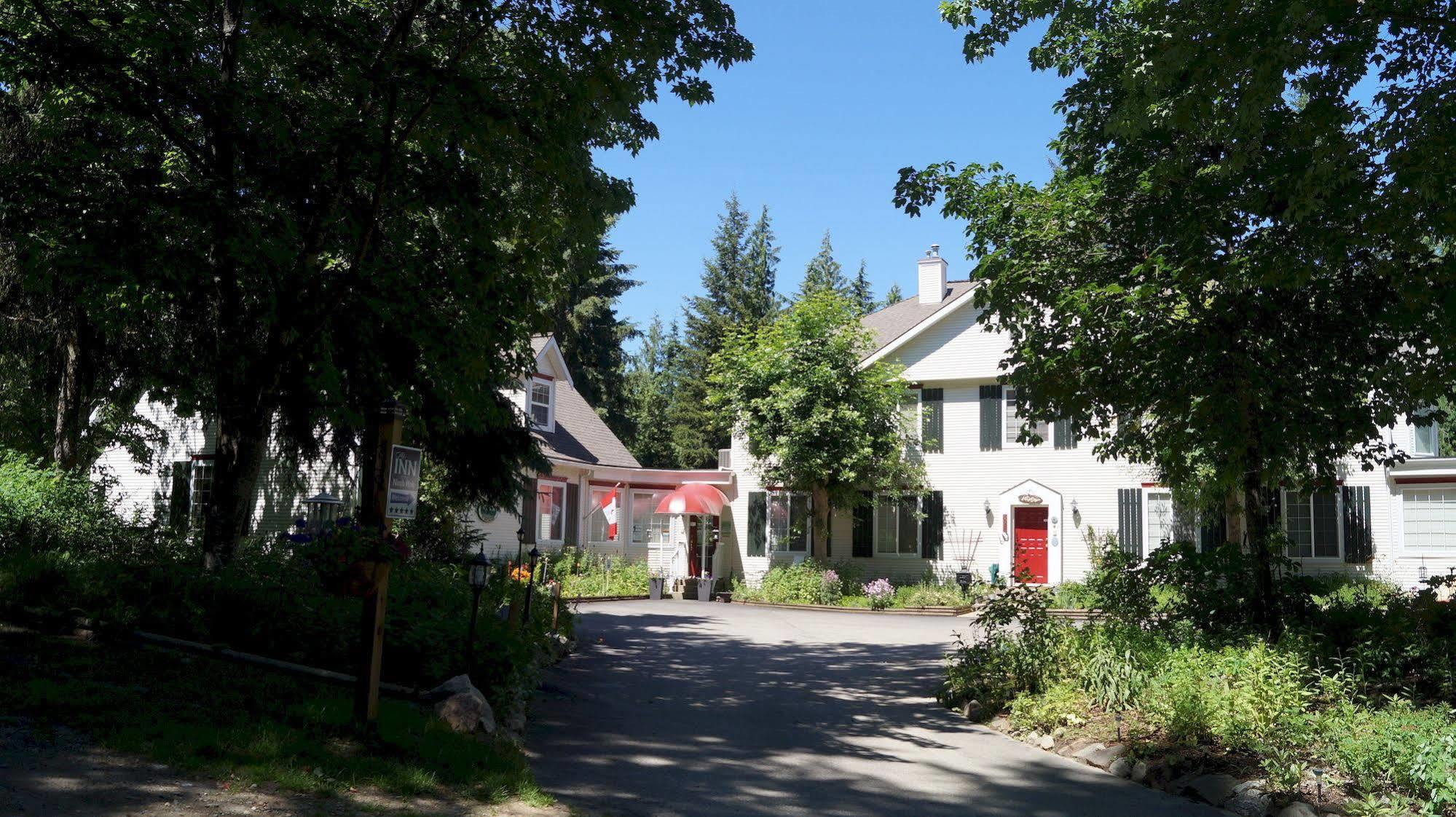 The Inn At The Ninth Hole Bed & Breakfast Salmon Arm Εξωτερικό φωτογραφία