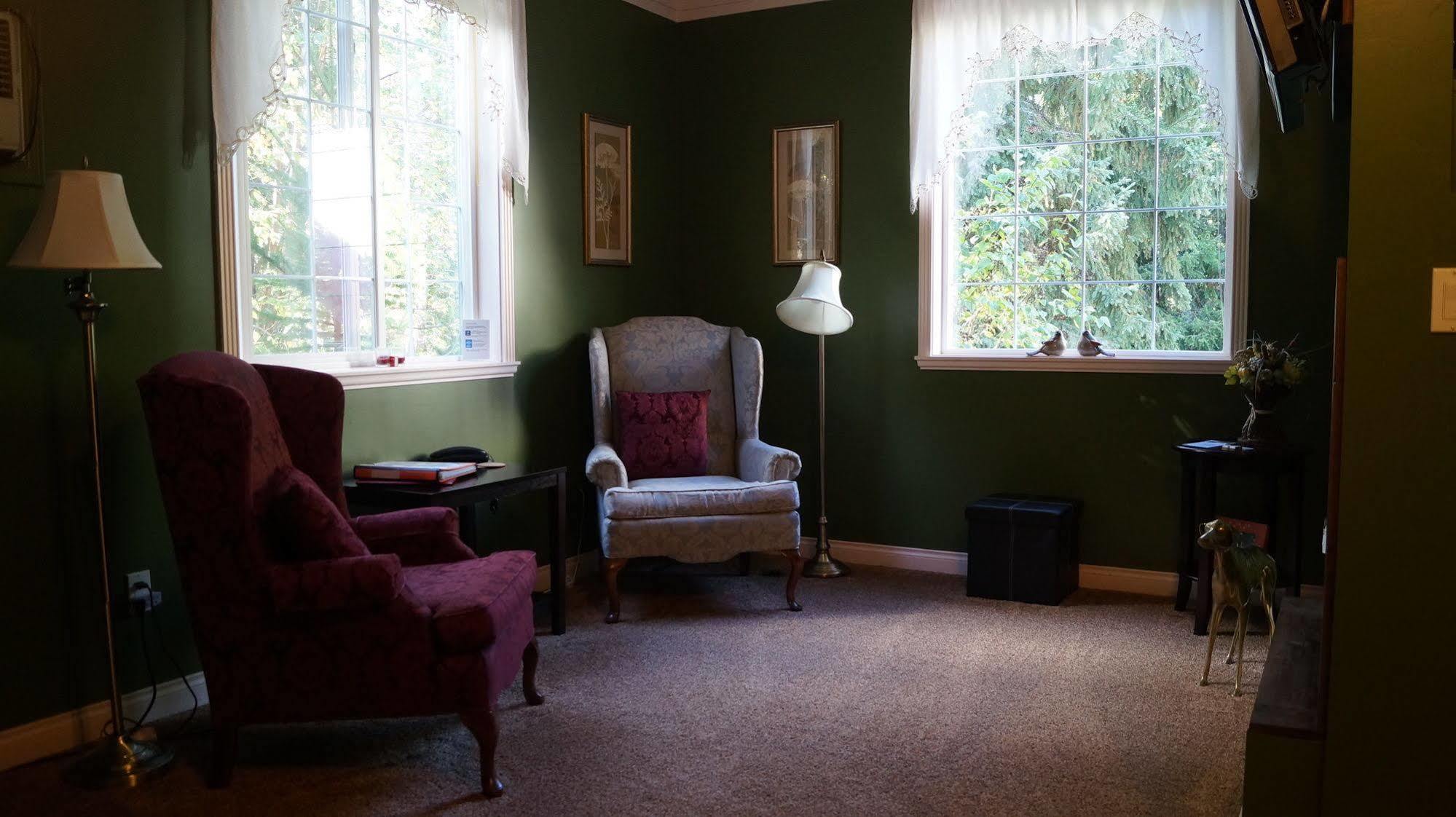 The Inn At The Ninth Hole Bed & Breakfast Salmon Arm Εξωτερικό φωτογραφία