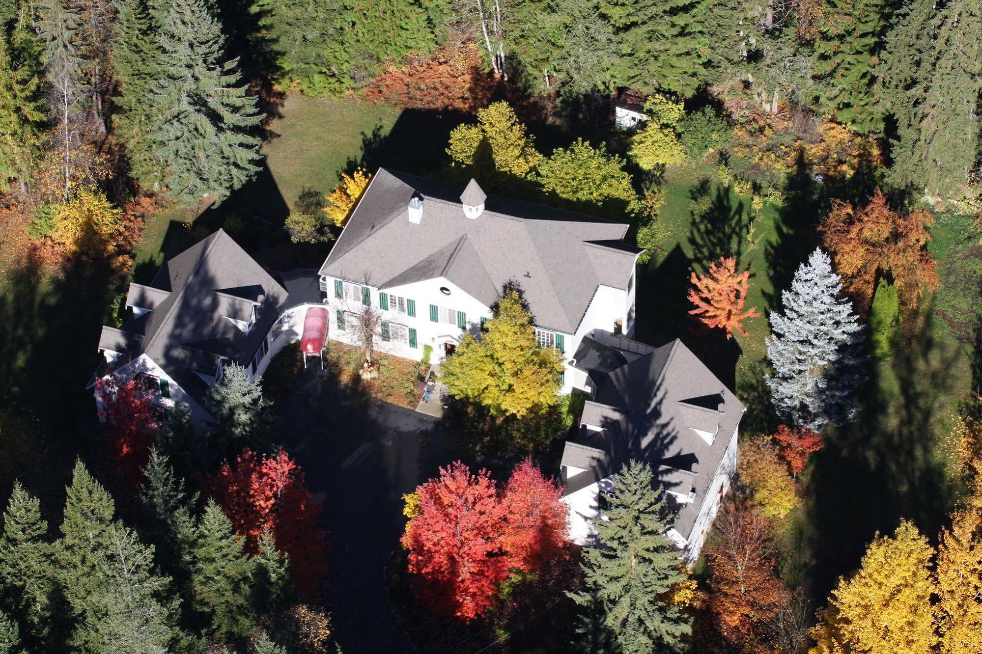 The Inn At The Ninth Hole Bed & Breakfast Salmon Arm Εξωτερικό φωτογραφία