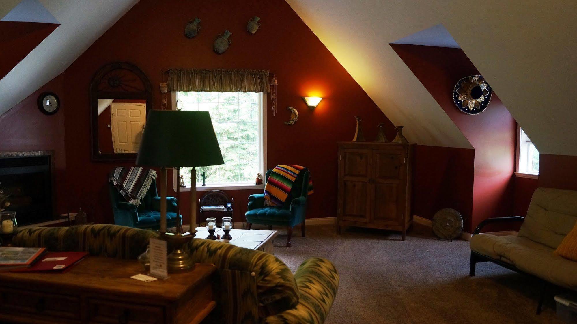 The Inn At The Ninth Hole Bed & Breakfast Salmon Arm Εξωτερικό φωτογραφία