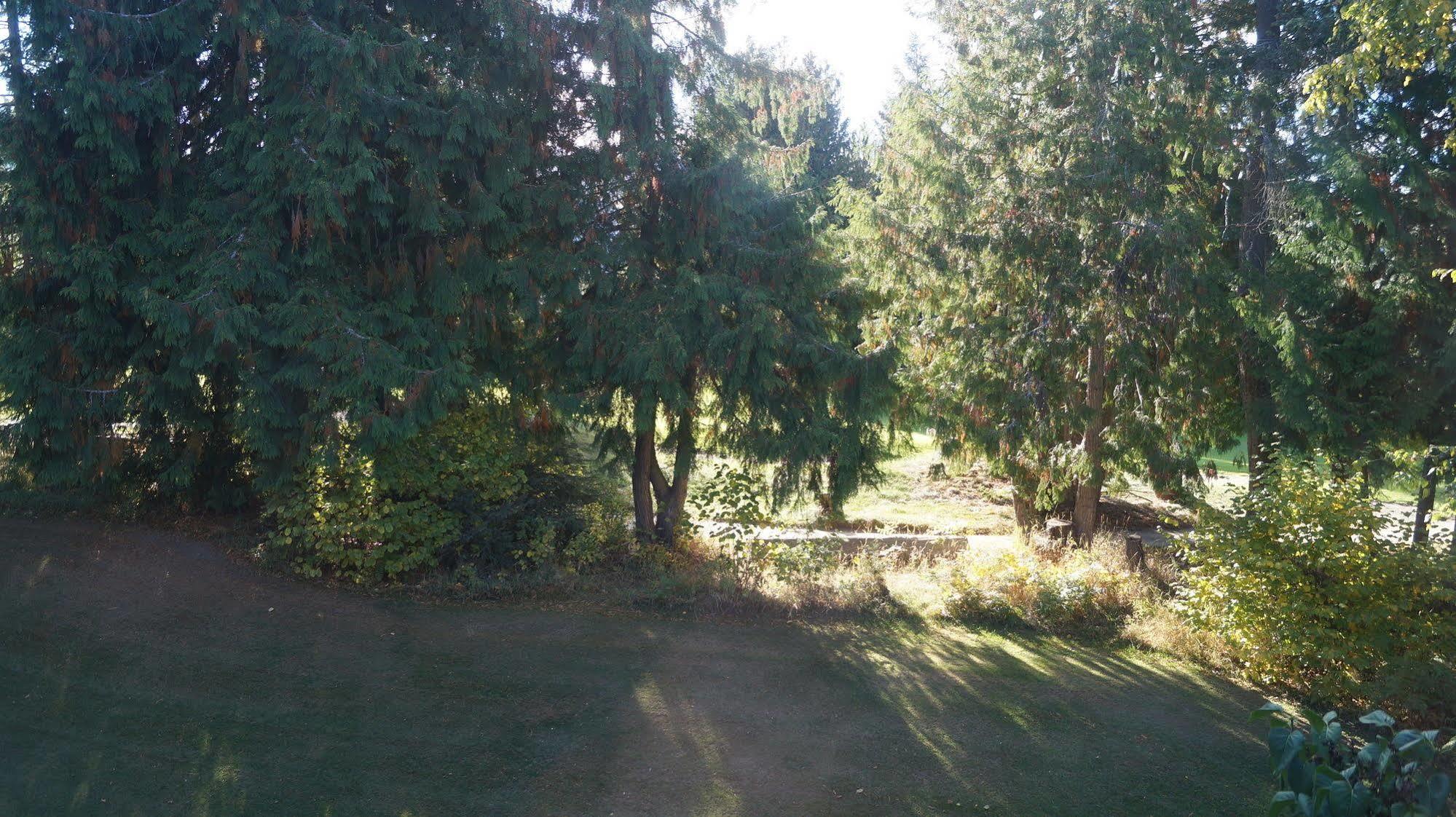 The Inn At The Ninth Hole Bed & Breakfast Salmon Arm Εξωτερικό φωτογραφία